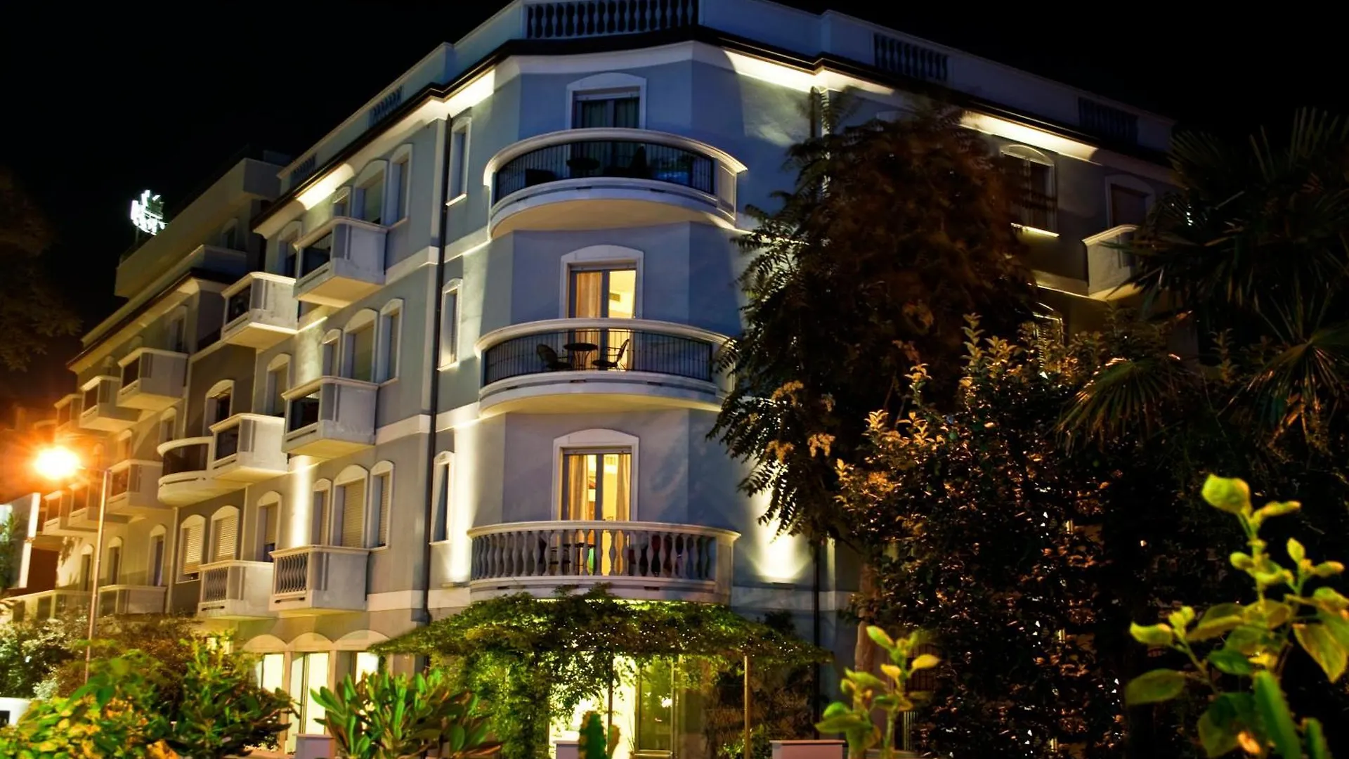 Sovrana Hotel & Spa Rimini 4*,